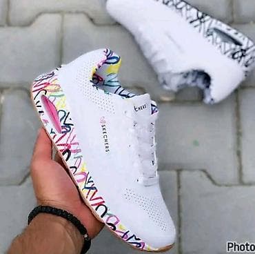 carape zenske: Skechers 
Cena: 3300
Brojevi: 36-46 — 2