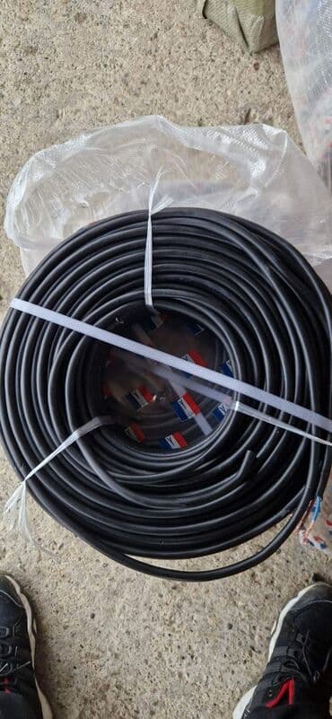 bansek i cepac: MADE IN FRANCE 
3X2.5 
100M 
GUMIRANA IZOLACIJA 
LICNA 
11000 DIN — 3