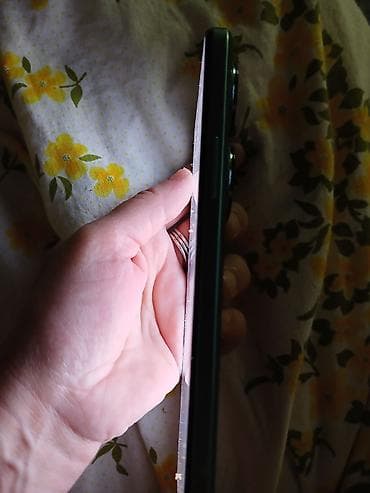 Mobile Phones: Pametni telefon sa dvostrukom zadnjom kamerom i ekranom sa rupicom za — 4