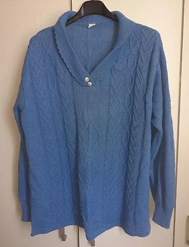 top i suknja: Pletena ženska bluza/džemper, svetloplave boje. - Model: dublji — 1