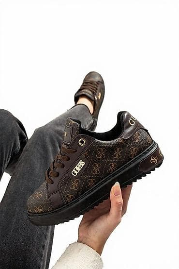 karl lagerfeld tok: GUESS ženske patike – tamno braon monogram - Model: niske lifestyle — 1