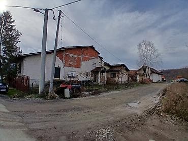 Houses for rent: Za sve informacije nazvati.Porodična kuća sa dvorištem - Tip — 4