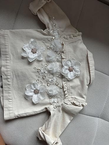 jaknice za devojčice: Dečja krem teksas jaknica sa ručno rađenim floralnim detaljima. - — 3
