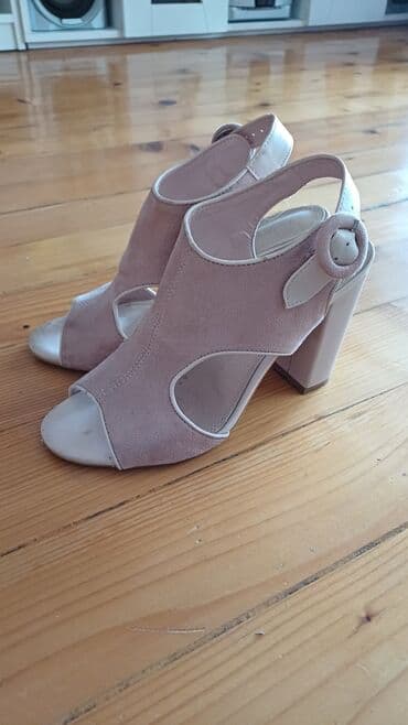 c a papuce: Sandals, 38 — 1