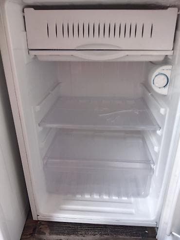 polovni samsung a51: Samsung mini frižider sa zamrzivačem – model - Kompaktan samostojeći — 1
