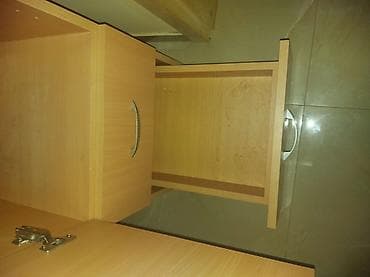 Na prodaju 2 komada jednokrilnih ormara. Ocuvani je kao nov. Cena