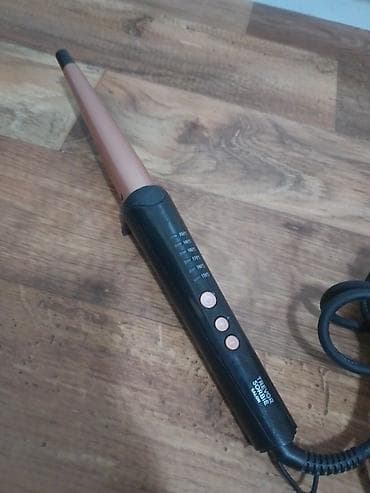 Figaro je u odlicnom stanju sa sitnim tragovima koristenja i odlicno