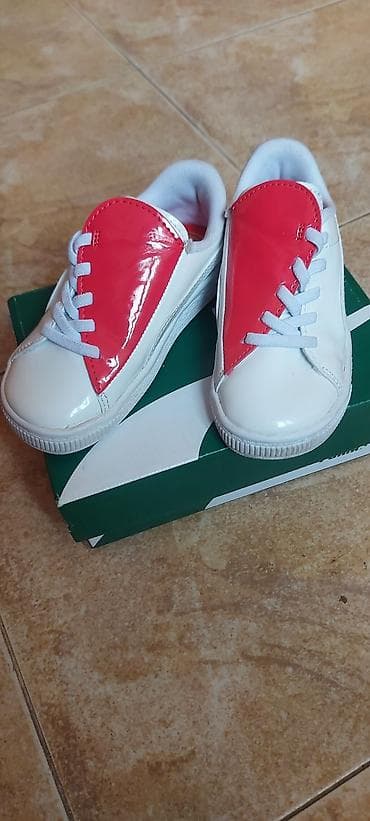 Dečije patike puma br 25. Prodajem par dečijih patika marke puma br