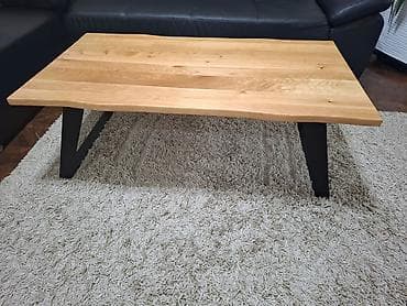 Prodajem stocic od punog drveta, hrast, sa metalnim postoljem. U