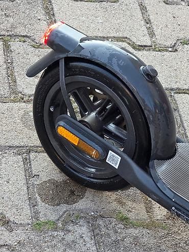 polovni bicikli za decu: Prodajem Xiaomi električni trotinet 4, prve generacije. Trotinet je — 6