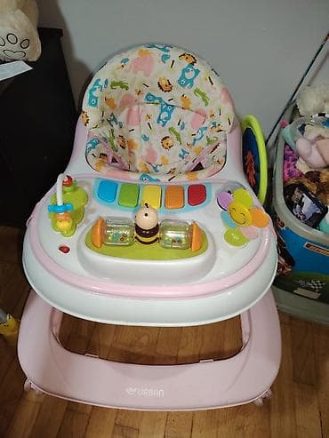 jakne od eko koze sa krznom: Hodalica za bebe URBAN – pink/bela - Udobno sedište sa naslonom i — 2
