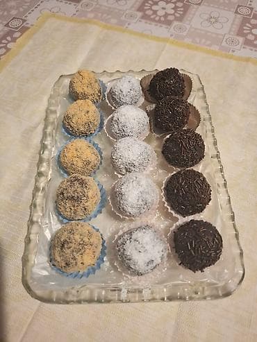 guma 8.25 15 cena: Mini tortice sa dve vrste fila lesnik i ananas,kugluce — 3