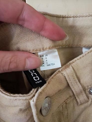 h: H&M ženske pantalone, model ravnog/šireg kroja u bež nijansi — 2