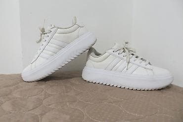 Adidas patike – bele, niske, vezivanje pertlama. Klasičan