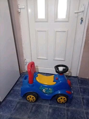 Dečiji guralica-auto - Model: plastični ride-on automobil za najmlađe na lalafo.rs Dečiji guralica-auto - Model: plastični ride-on automobil za najmlađe