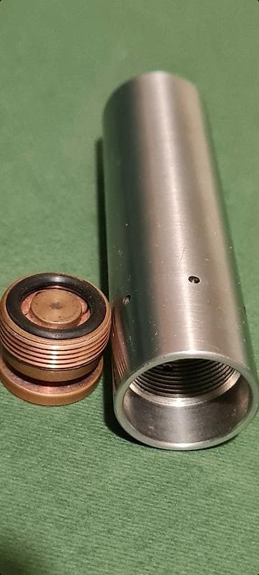 prodajem sat: * Na prodaju sa postavljenih slika set od tri paketa koji sadrže — 4