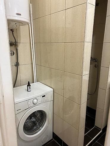 kuca na prodaju nis: Izdajem stan ( salonac sa visokim plafonom) 60 m2 u Bulevaru Kralja — 10