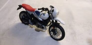 swarovski kristali cena: Motori 1:18,ocuvani cena za kom — 3