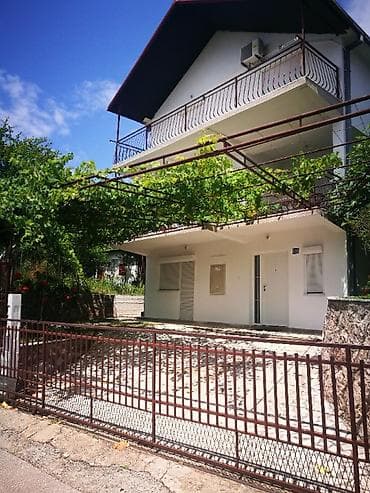 Izdajem 2 apartmana po 70 m² u naselju Šušanj-Bar,sa pogledom na