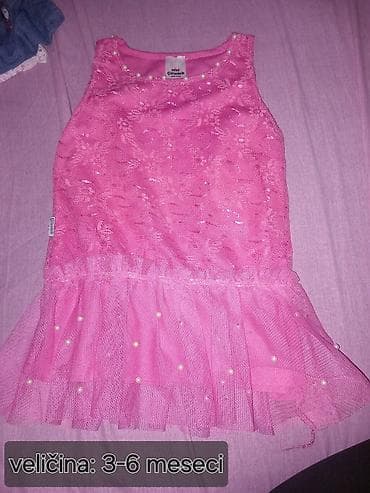 džip na akumulator: Dečija odeća – komplet različitih haljinica i tunika, džak pun stvari — 10