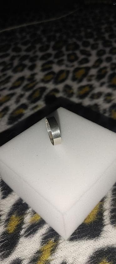 Sweatpants: Srebrni prstenovi – oznaka 952 cena za oba jer su se malo izgrebali u — 3