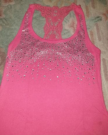 Roze majica sa cirkonima. Elegantna, atlet model, na bretele. Sa na lalafo.rs Roze majica sa cirkonima. Elegantna, atlet model, na bretele. Sa