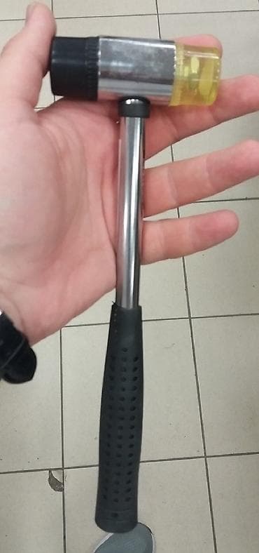 metalne stepenice: Cekic kombinovani. - Metalna drška - Dimenzija glave 30mm — 2