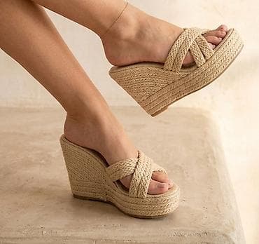 kargo pantalone h: Platforme sandale sa punom petom i ukrštenim kaiševima od pletenog — 1