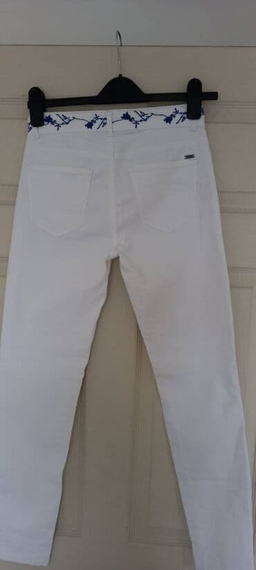 svecane pantalone i tunike: Esprit bele farmerke s. Esprit bele farmerke, sa interesantnim vezom — 3