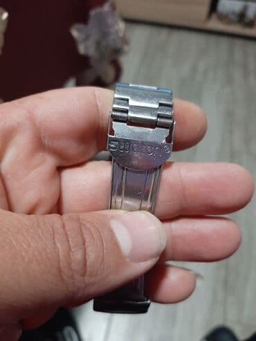 Jewellery: Swotch ispravan sat sat je original sviss made ima jednu linijicu sa — 8