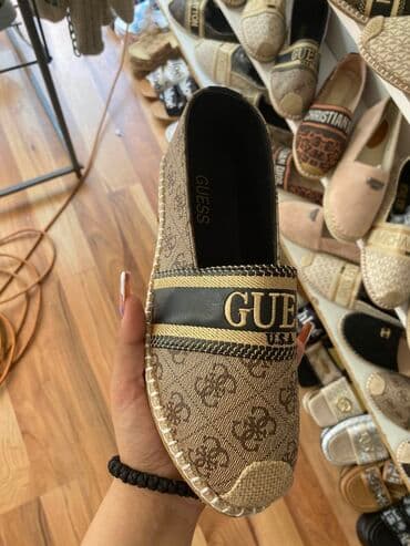 piccadilly obuca beograd: 36-40
2.900 — 1