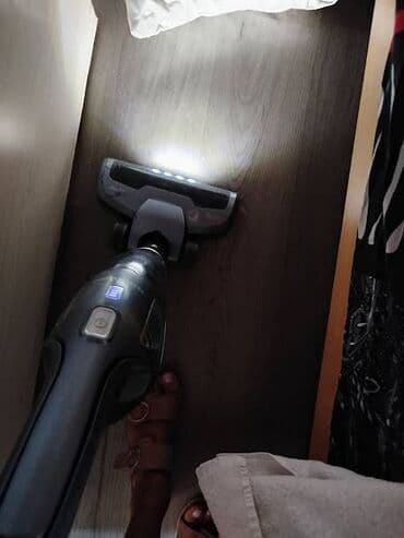 clatronic usisivac: Grunding stapni usisivac Potpuno ispravan, usisava do 45 min Punjenje — 5