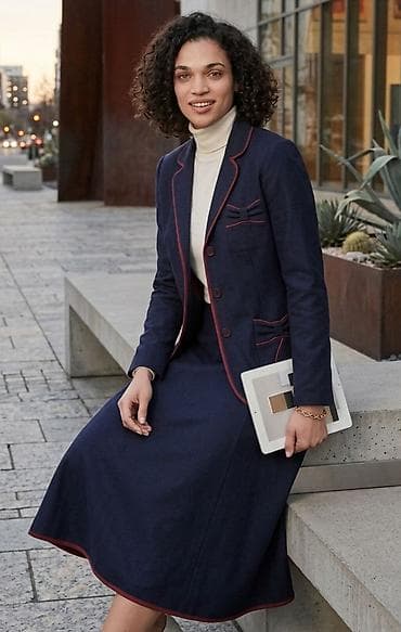 obuća: Damski komplet – sako i suknja - Boja: tamno teget sa kontrastnim — 1