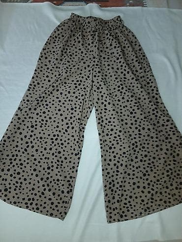 pepco katalog žene: Široke ženske pantalone sa printom - Model: culottes/palazzo kroj — 2