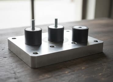 Gumeno-metalni odstojnici i nosači Gumeno-metalni spojevi, izolatori na lalafo.rs Gumeno-metalni odstojnici i nosači Gumeno-metalni spojevi, izolatori