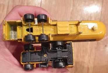 bubamara igracka: ﻿MAJORETTE cisterna kamion igracka automobilcic. Pise tractor — 2