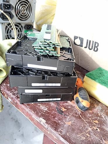 PC komponentе – hard diskovi i RAM memorija - Tri 3.5" SATA hard