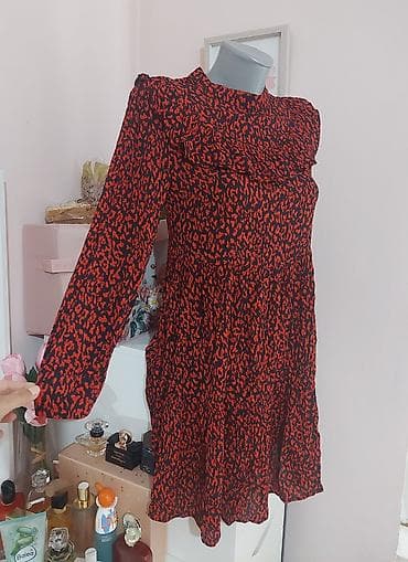 off white komplet: Haljina sa printom – crno-crveni dezen - Kroj: A-linija sa blagim — 2