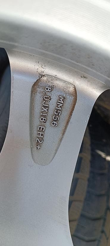 pumpe za dušeke: 4 Alu felne  sa letnjim gumama 18 coli 5x120 mm  promer rupa ET 43 8J — 7