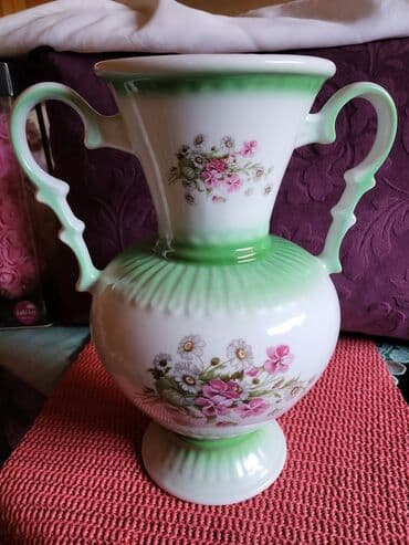 vaza sa cvecem crtez: Vaza nova iz 70ih. god. jugoporcelan. Visina. 27,5cm — 4