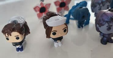 pepco rančevi: Kolekcija minijaturnih figura/privезака inspirisanih serijom Stranger — 5