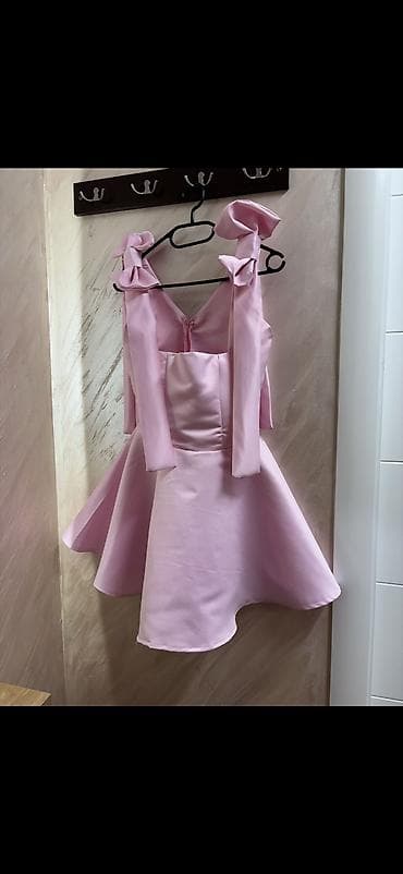 jednobojne haljine: Prodaje se elegantna svečana haljina u нежно roze boji, sa dva — 2
