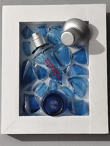 alfa 21: Epoxy slika od razbijene flasice parfema Hugo Boss Dark blue U ponudi — 1