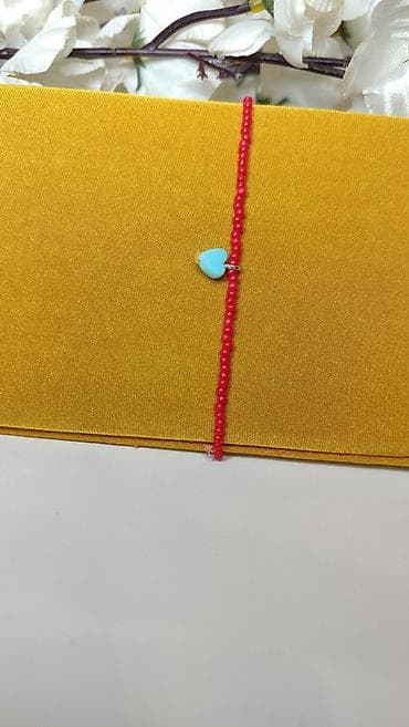 suknje mini: Narukvica od sitnih perlica – crvena sa priveskom srce - Ručno nizana — 3