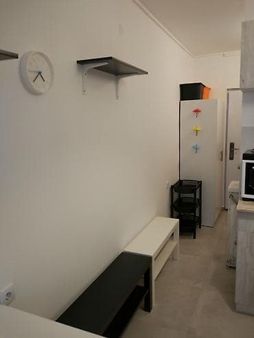 izdajem sobu beograd: Izdajem lepo sređenu i funkcionalnu garsonjeru od 14m² u Železniku, na — 6