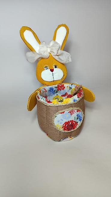 ormaric za lavabo: Ručno rađena korpica u obliku zeke - Dekorativna korpica sa figurom — 4