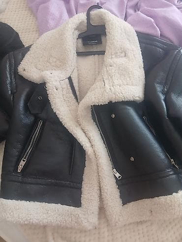 mini boots cizme: Ženska zimska jakna Pull&Bear, model sa veštačkim krznom — 4