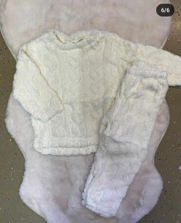 komada odece: Komplet: Duks, Pantalone — 1