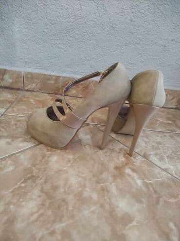 kupaci jednodelni za punije: Pumps, 38 — 3