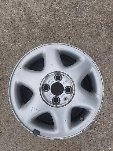 Alu felne – set 4 komada Felne su oštećene kako se i vidi na slici dve na lalafo.rs Alu felne – set 4 komada Felne su oštećene kako se i vidi na slici dve